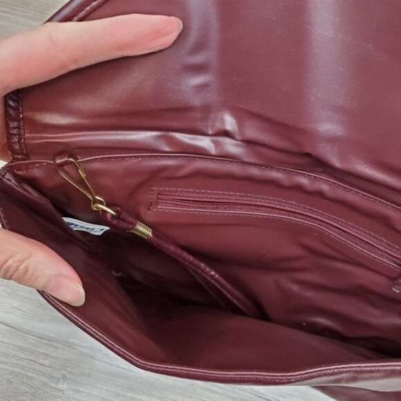 Vintage maroon envelope clutch wristlet made in Taiwan R.O.C - Picture 6 of 14
